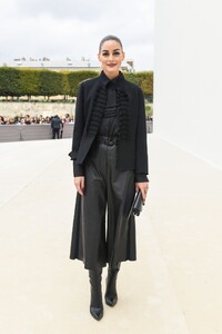 olivia-palermo-christian-dior-fashion-show-in-paris-09-27-2022-0.jpg