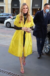 olivia-palermo-out-in-milan-02-23-2022-0.jpg