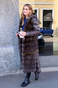 olivia-palermo-out-in-milan-02-23-2022-1.jpg