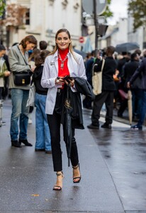olivia-palermo-out-in-paris-10-02-2022-0.jpg