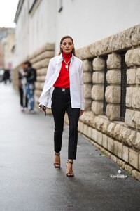 olivia-palermo-out-in-paris-10-02-2022-4.jpg