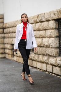 olivia-palermo-out-in-paris-10-02-2022-5.jpg