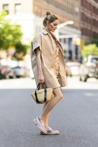 olivia-palermo-photo-shoot-in-new-york-06-07-2022-6.jpg