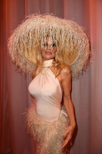 pamela-anderson-at-le-raphia-jacquemus-show-in-le-bourget-12-12-2022-3.jpg