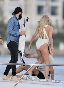 pamela-anderson-in-swimsuit-at-a-photoshoot-on-the-gold-coast-11-27-2019-1.jpg