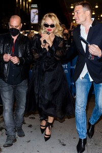 pamela-anderson-night-out-in-new-york-04-14-2022-2.jpg