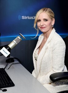 sarah-michelle-gellar-at-siriusxm-studios-in-new-york-01-23-2023-2.jpg