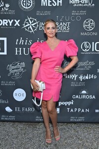 sarah-michelle-gellar-at-tiah-4th-annual-fundraiser-in-los-angeles-08-27-2022-3.jpg