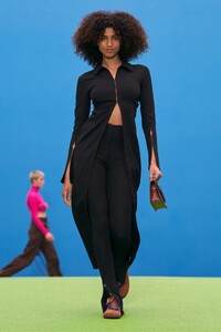 00023-Jacquemus-Fall-21-credit-imaxtree-courtesy-of-Jacquemus.thumb.jpg.17f000d0dae6038bff85b867151c3059.jpg