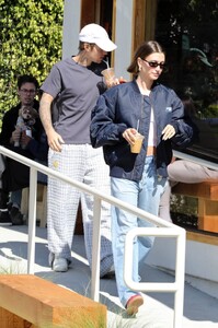 Hailey-Bieber---Leaving-République-after-lunch-in-West-Hollywood-06 (1).jpg