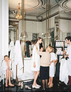 151821576_VogueUK2012-05-157.thumb.jpg.62fcdab94b62869109f8884038dde17c.jpg