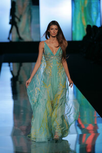 163558334_ElieSaab2005HauteCoutureSS(3).jpg.86df5a22e275b35594b6de29d8b23e9b.jpg