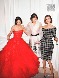1866793562_VogueUK2012-05-158.thumb.jpg.c37f81c039a7614e1069b26638222e74.jpg