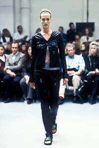 1976521616_HelmutLang1994WomenRTW85.thumb.jpg.e9d3c246bbc529857d2fd8d3a64c7e22.jpg