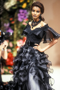 2123098316_JeanLouisScherrer1992HauteCouture73.thumb.jpg.908ee7962eb8c588b609f51d92e70b6b.jpg