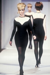 372654011_HerveLeger1994WomenRTW18.thumb.jpg.bd9f54cfb6e57898abd3fa939fbaaaeb.jpg
