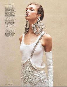 447217757_VogueUK2012-05-167.thumb.jpg.e0ea44d4c02a321e456fabeb366917b2.jpg