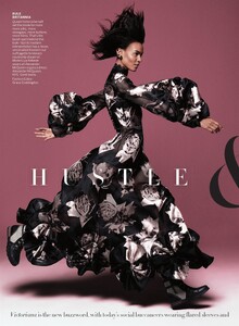 Hustle_Sims_US_Vogue_September_2015_01.thumb.jpg.f5ea994089fadde434b35f8135985768.jpg