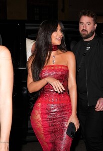 Kim-Kardashian---In-a-red-ensemble-at-the-Dolce-Gabbana-party---Fashion-Week-in-Milan-05.jpg