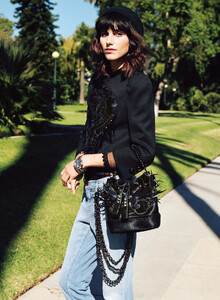 Vogue_USA_2014_02.thumb.jpg.88bd2e4076b73c3feb3a77f2a55ccce2.jpg