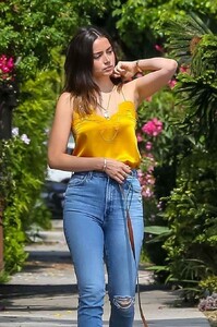 ana-de-armas-steps-out-in-satin-camisole-for-a-dog-walk-in-venice-4.jpg