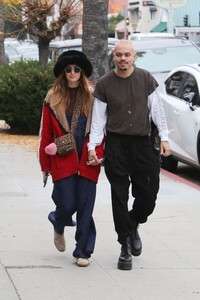 ashlee-simpson-and-evan-ross-out-shopping-in-studio-city-12-27-2022-10.jpg