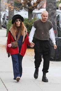 ashlee-simpson-and-evan-ross-out-shopping-in-studio-city-12-27-2022-12.jpg