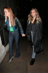 ashlee-simpson-night-out-in-london-06-24-2022-2.thumb.jpg.e3f167e55d51c67e08655455dae5e319.jpg
