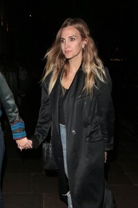ashlee-simpson-night-out-in-london-06-24-2022-6.thumb.jpg.a057cf893072252403dd289ebb8a1993.jpg