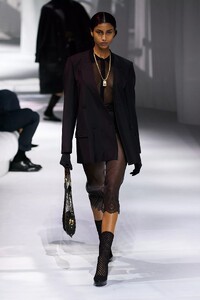 defile-fendi-printemps-ete-2021-milan-look-41.thumb.jpg.52d6fa17f4a71dbd3a9786ea6339377b.jpg