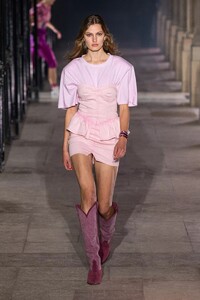 defile-isabel-marant-printemps-ete-2021-paris-look-4.thumb.jpg.ae05c32608538c54f097f43a8621995e.jpg