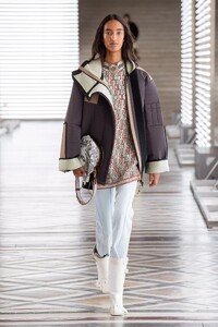 defile-louis-vuitton-automne-hiver-2021-2022-paris-look-3.thumb.jpg.2a5ca4dd09253b0fe3c1f056513dbcbd.jpg