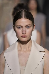detail-defile-hermes-printemps-ete-2021-paris-detail-121.thumb.jpg.96c3378d336f2e24a13eabfc002069b3.jpg