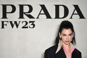 dua-lipa-at-prada-fashion-show-in-milan-02-23-2023-1.jpg