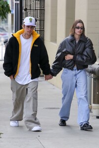 hailey-and-justin-bieber-heading-to-lunch-in-west-hollywood-02-03-2023-4.jpg