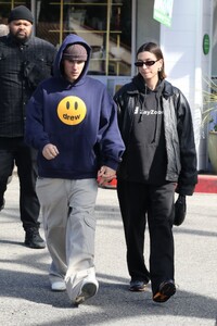 hailey-and-justin-bieber-leaves-beverly-glen-deli-in-bel-air-02-12-2023-1.jpg