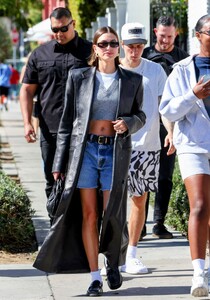 hailey-and-justin-bieber-leaves-great-white-in-los-angeles-02-10-2023-1.jpg