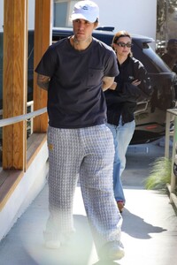 hailey-and-justin-bieber-leaves-republique-after-lunch-in-west-hollywood-02-19-2023-0.jpg
