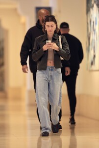 hailey-bieber-leaves-a-business-meeting-in-beverly-hills-02-08-2023-0.jpg