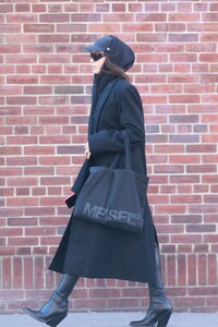 irina-shayk-out-and-about-in-new-york-01-30-2023-5.jpg