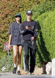 kaia-gerber-and-austin-butler-stroll-together-in-los-feliz-02-11-2023-0.jpg