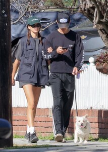 kaia-gerber-and-austin-butler-stroll-together-in-los-feliz-02-11-2023-4.jpg