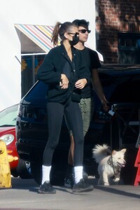 kaia-gerber-and-travis-jakcson-out-in-los-feliz-01-28-2023-4.jpg