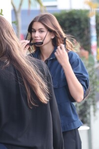 kaia-gerber-arrives-at-all-time-restaurant-in-los-feliz-01-26-2023-4.jpg