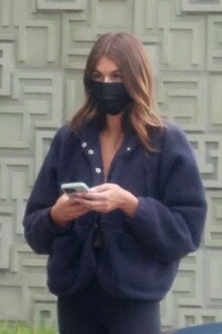 kaia-gerber-at-maru-coffee-in-los-feliz-01-07-2023-1.jpg
