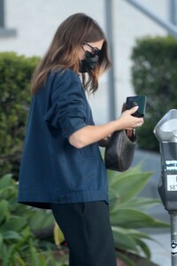 kaia-gerber-feeds-the-meter-out-in-los-angeles-01-26-2023-1.jpg