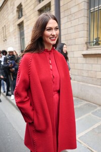 karlie-kloss-at-christian-dior-show-at-paris-fashion-week-01-23-2023-1.jpg