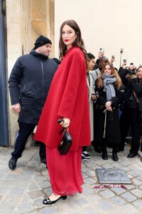 karlie-kloss-at-christian-dior-show-at-paris-fashion-week-01-23-2023-5.jpg