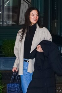 karlie-kloss-out-and-about-in-new-york-02-23-2023-2.jpg