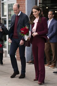 kate-middleton-and-prince-william-at-greentown-llabs-in-somerville-12-01-2022-4.jpg
